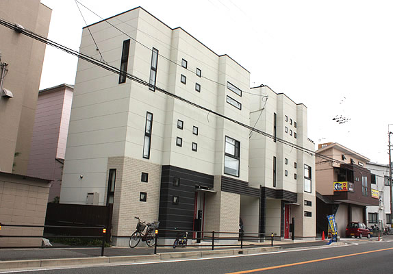 大阪府池田市：TWIN HOUSE